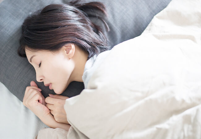 睡眠中に無呼吸になってしまう女性